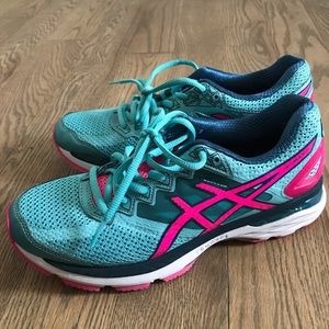 Asics Women’s gt 2000 size 7.5